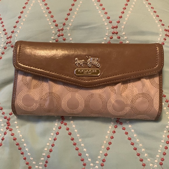Coach Handbags - Great Coach wallet